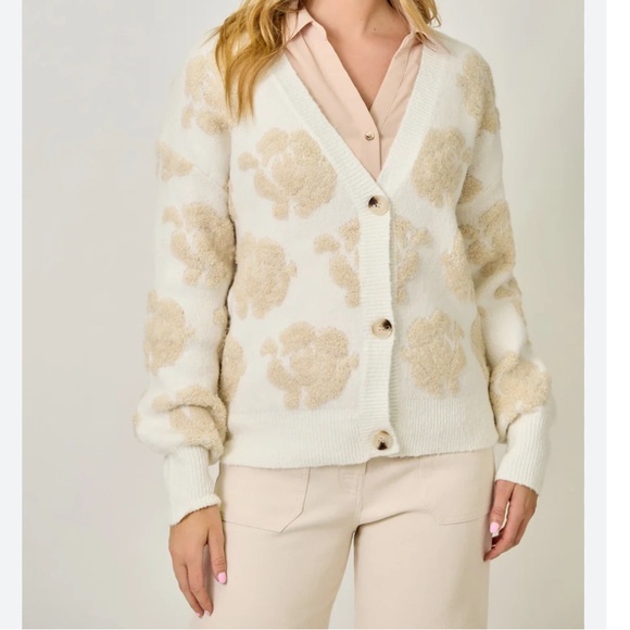 Mystree fuzzy floral button-down cardigan - Picture 2 of 7